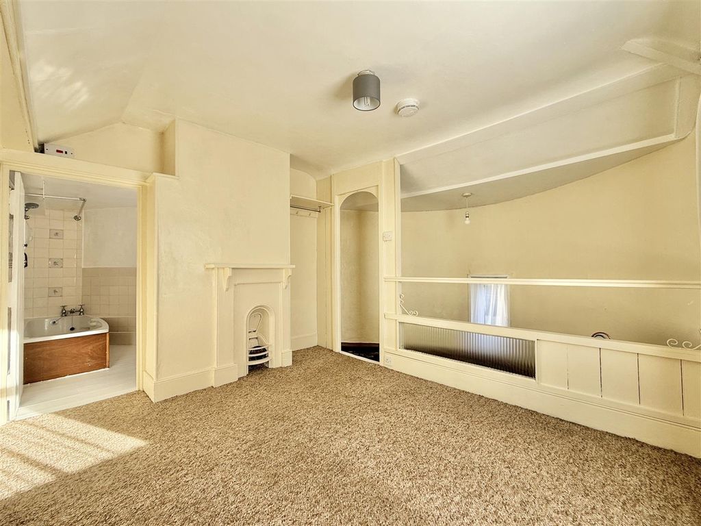 Property photo 3 of 15 Bedroom..Jpg