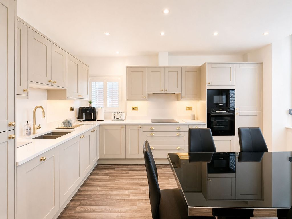 Property photo 3 of 17 Kitchen/Diner