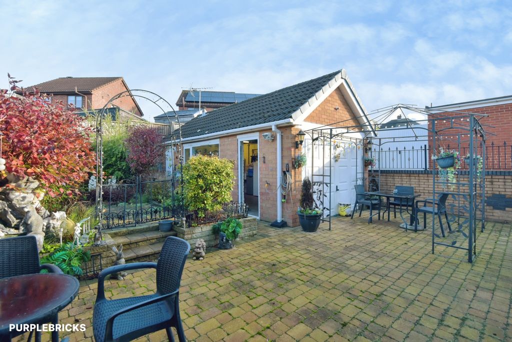 Property photo 2 of 31