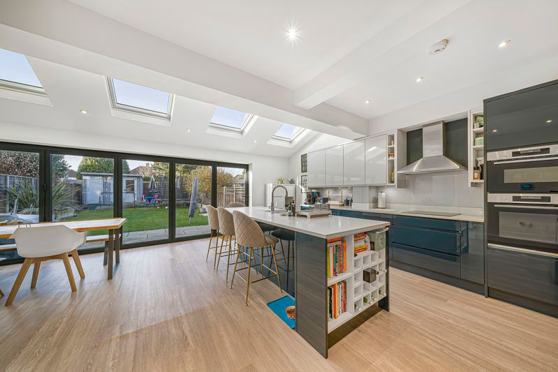 Property photo 3 of 27 Photo 12