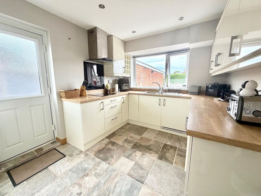 Property photo 3 of 14 Kitchen