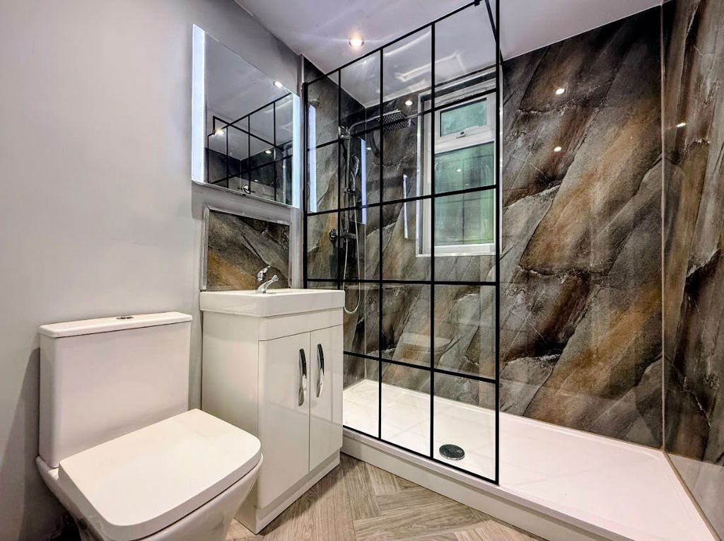 Property photo 2 of 4 Bathroom