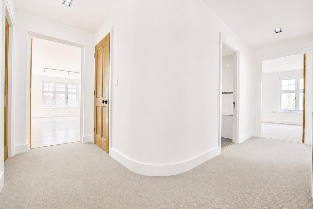 Property photo 1 of 10 1 Hall.Png