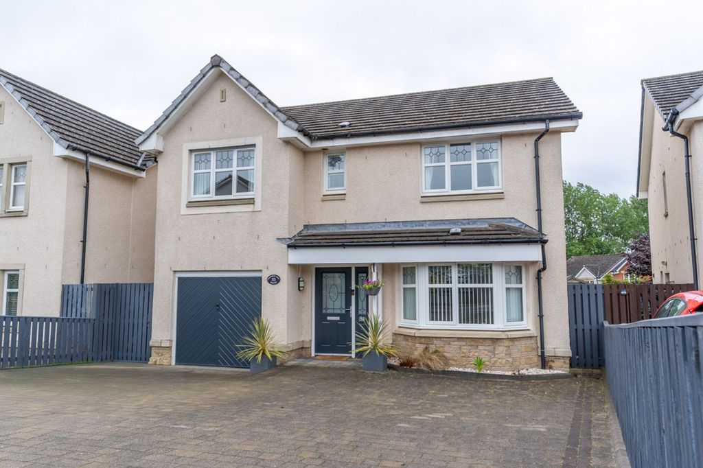 Property photo 2 of 32