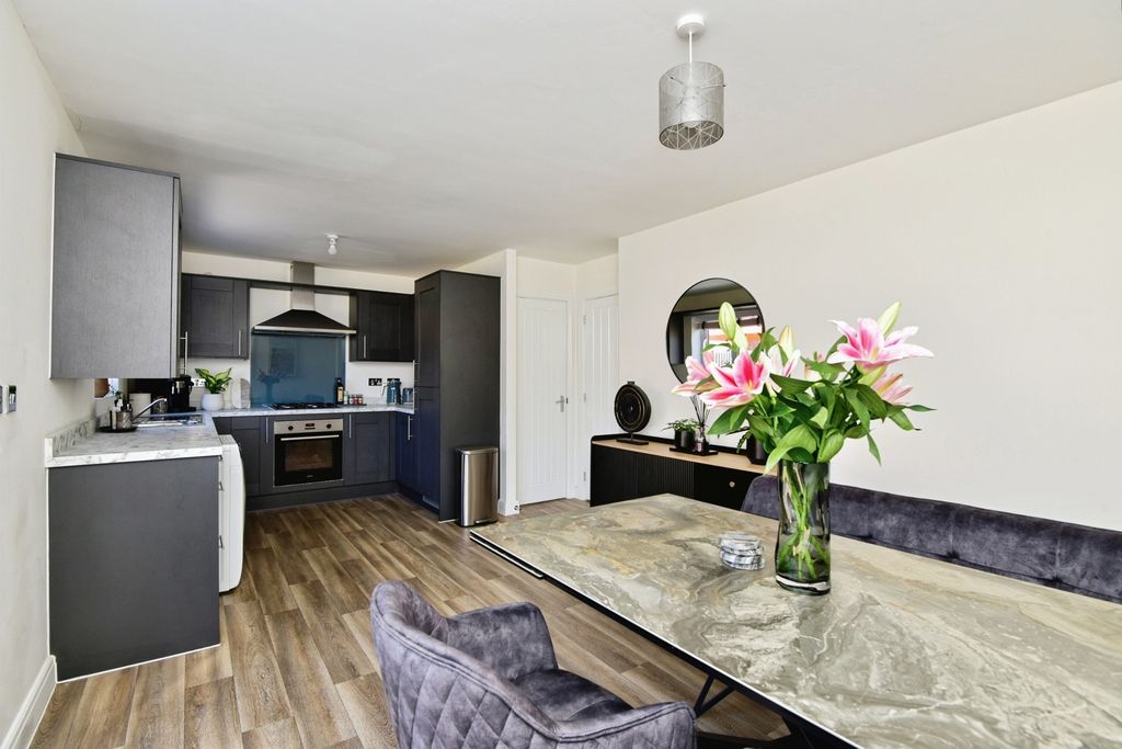 Property photo 2 of 20 Pbox-Img.Jpg