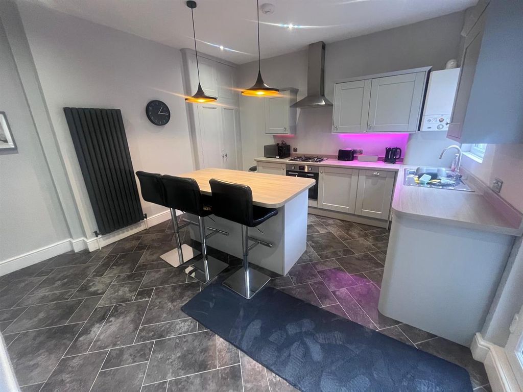Property photo 2 of 16 E76c899A-8Dd0-4274-B548-2Ea1Bdd9E27c.Jpg