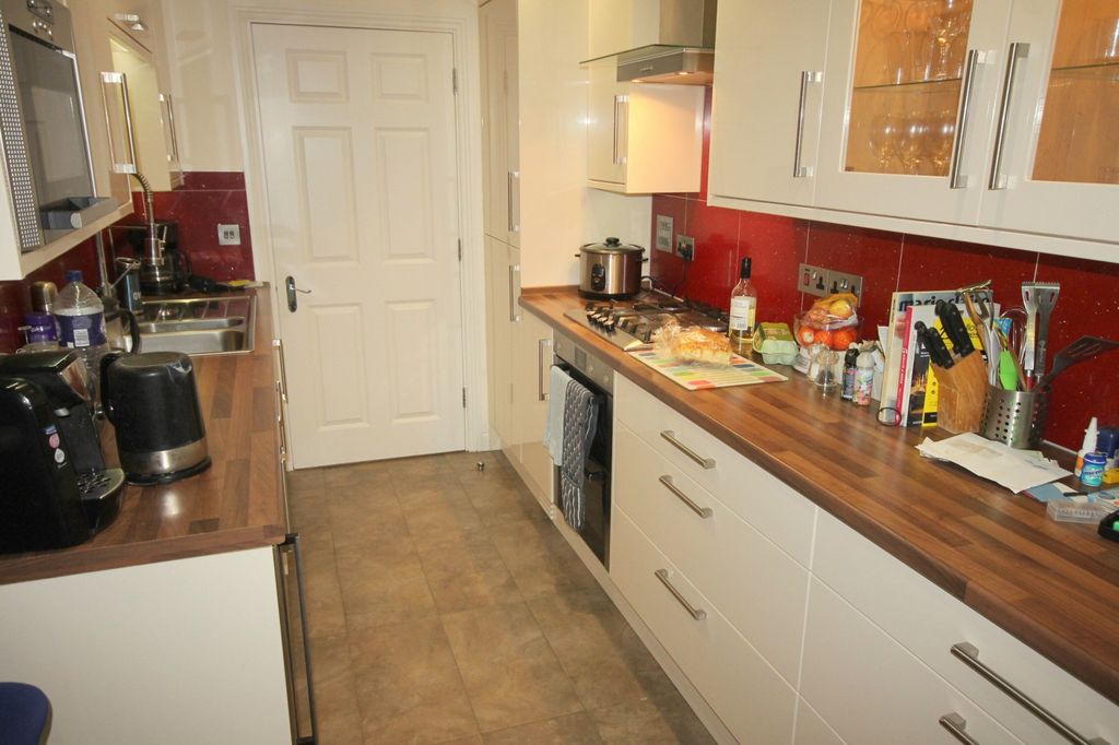 Property photo 2 of 8 Kitchen1