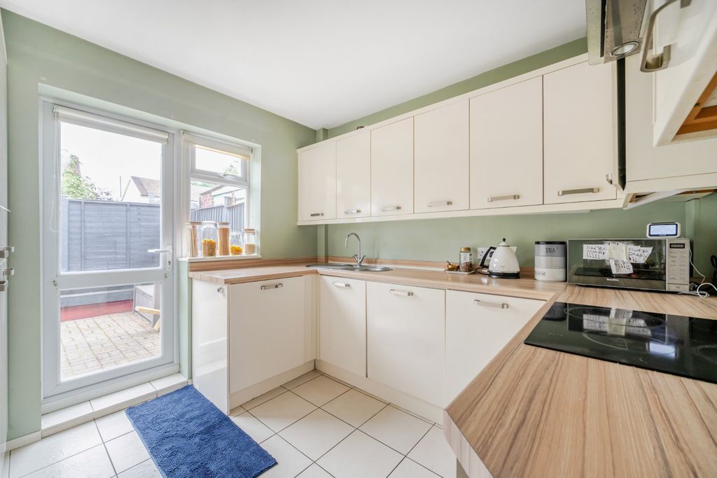 Property photo 3 of 17 Kitchen