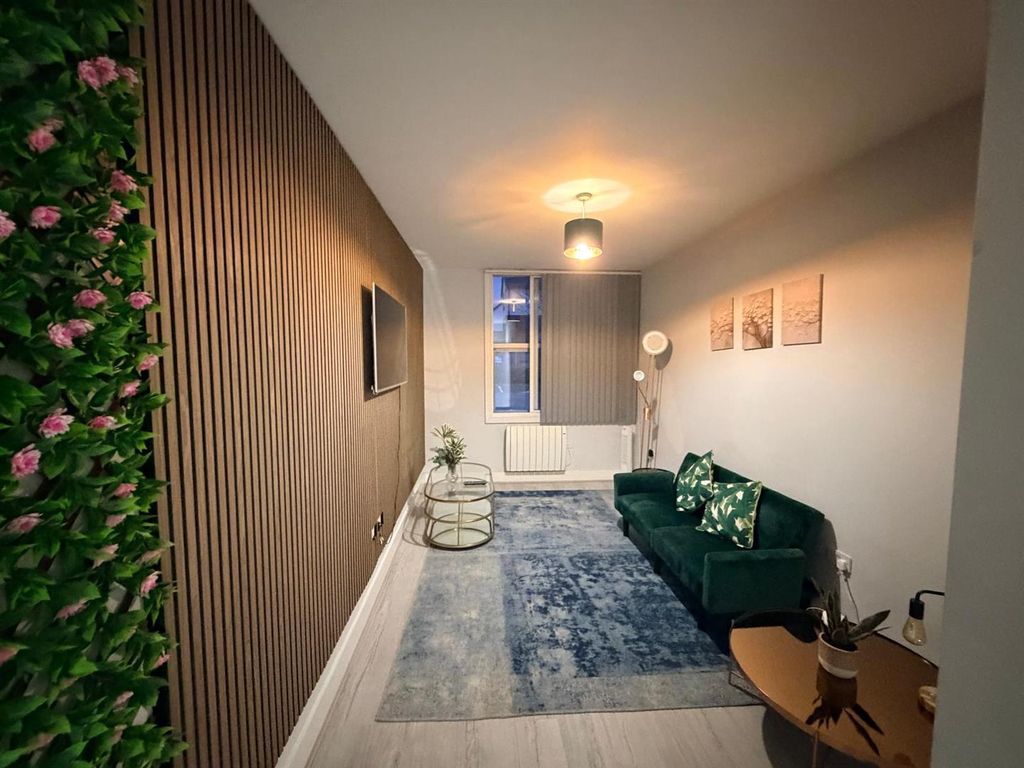 Property photo 1 of 7 8 Peninsula House lV.Jpeg