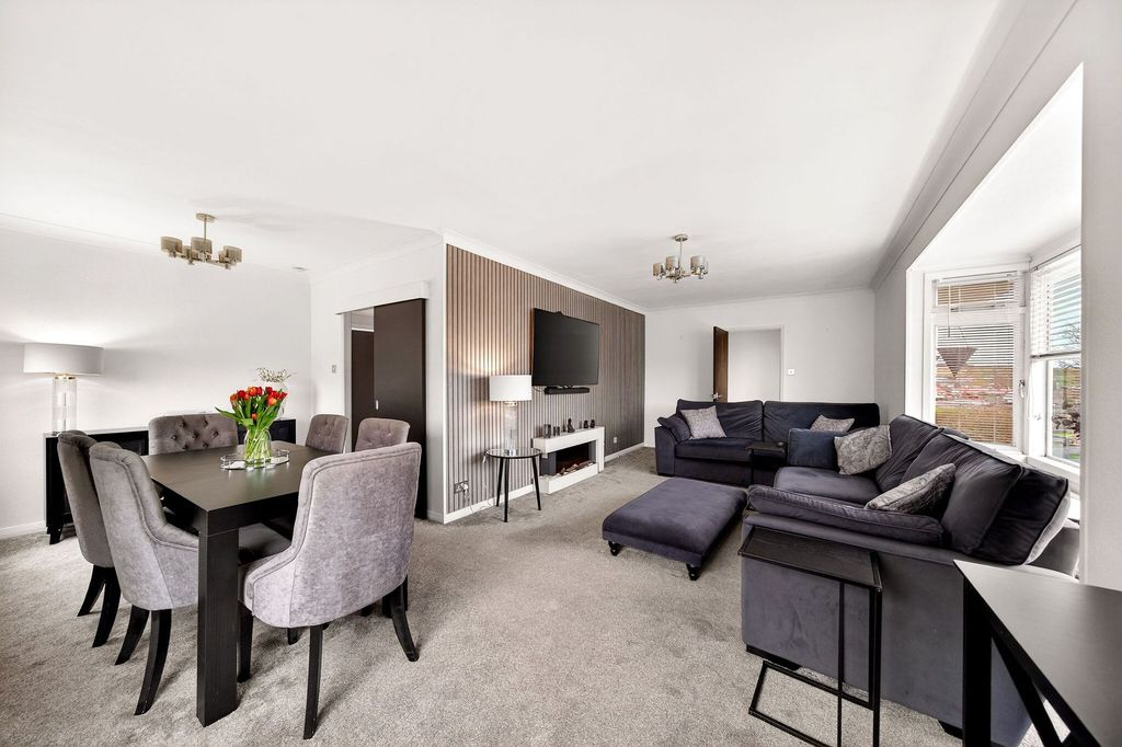 Property photo 2 of 20 Lounge/Diner