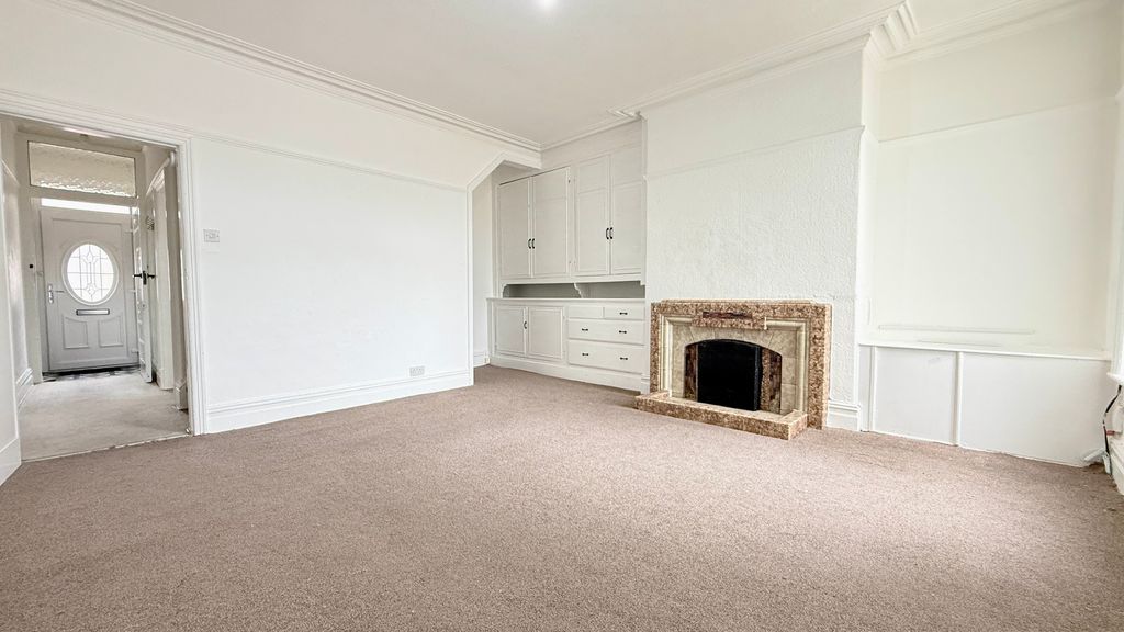 Property photo 2 of 28