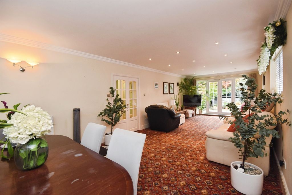 Property photo 2 of 26