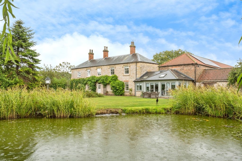 Property photo 1 of 34