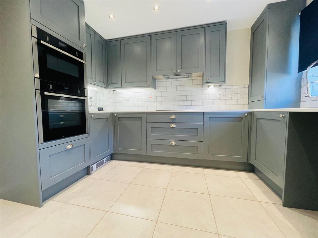 Property photo 3 of 9 Stylish Kitchen