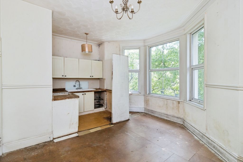 Property photo 3 of 16 Photo