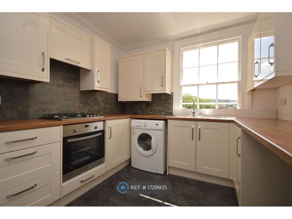Property photo 3 of 6 Kitchen