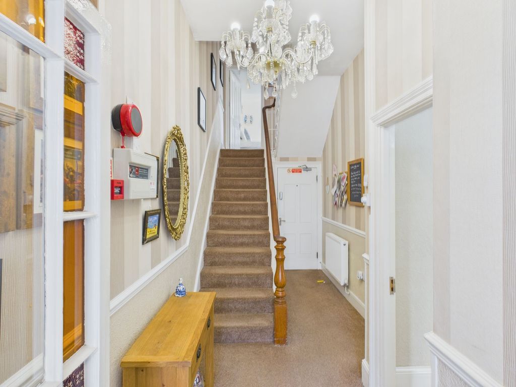 Property photo 3 of 28