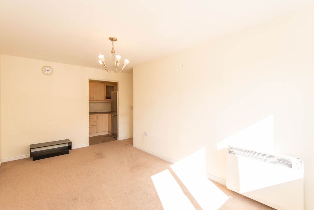 Property photo 3 of 11