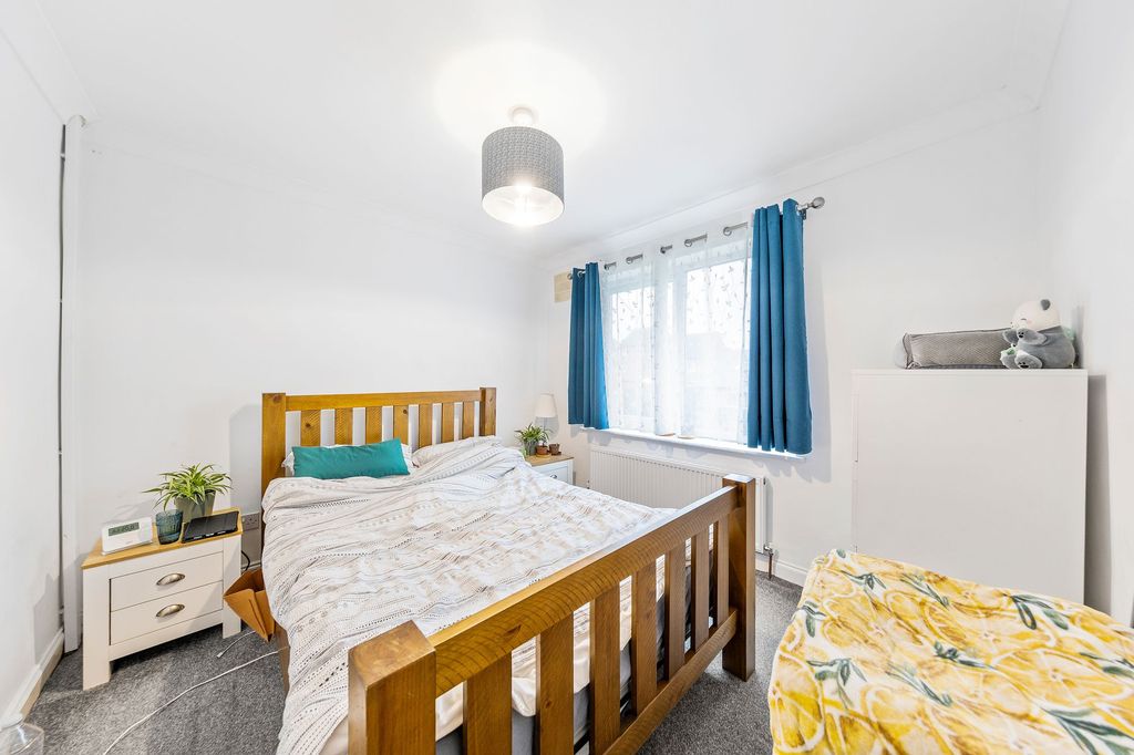 Property photo 2 of 20