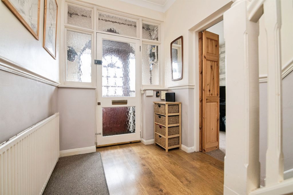 Property photo 2 of 32