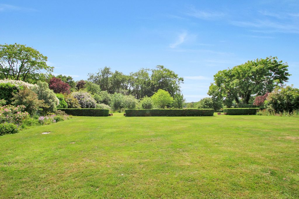 Property photo 2 of 37