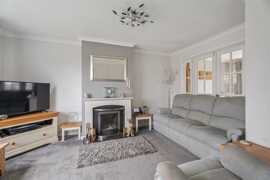 Property photo 2 of 17 Sitting Room