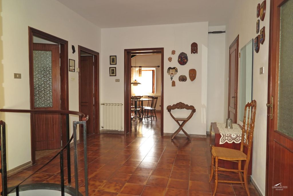 Property photo 3 of 44