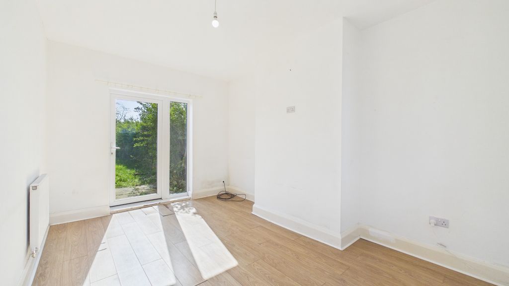 Property photo 2 of 11 5068672