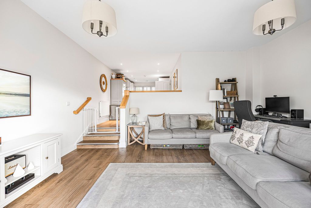 Property photo 3 of 18 Photograph 17