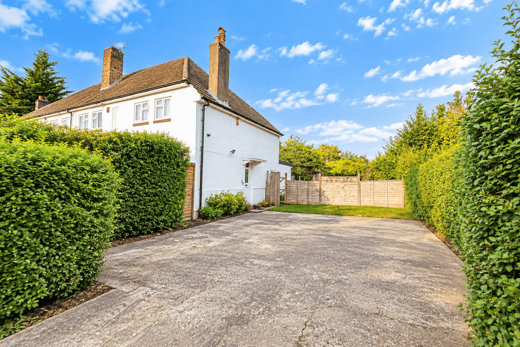 Property photo 1 of 7 Highmead Crescent, Wembley, Middlesex Ha0 4EE