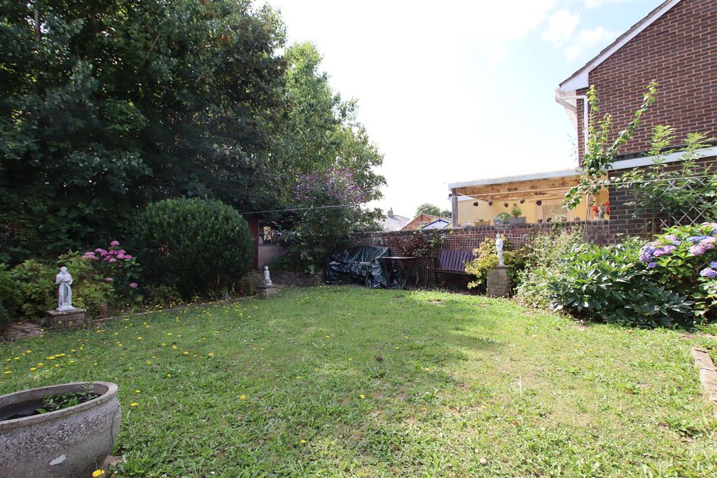 Property photo 3 of 12 Garden.Jpg