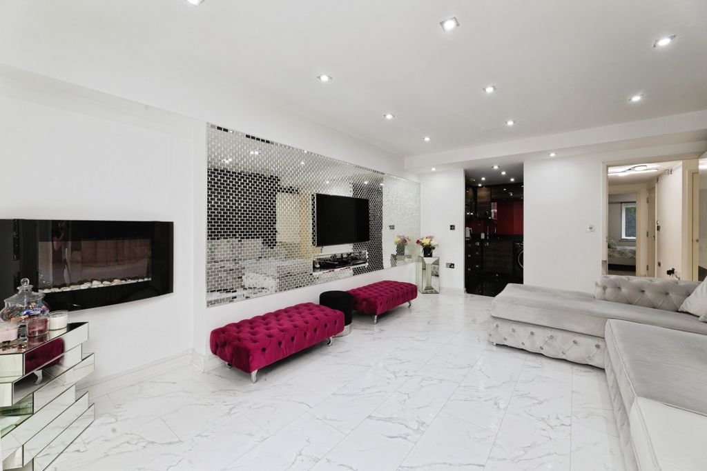 Property photo 1 of 19 Fs_250929_15