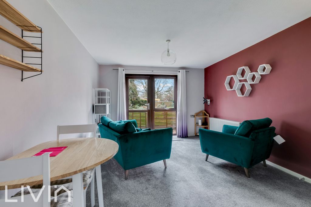 Property photo 2 of 9 Miles Court 16  -1