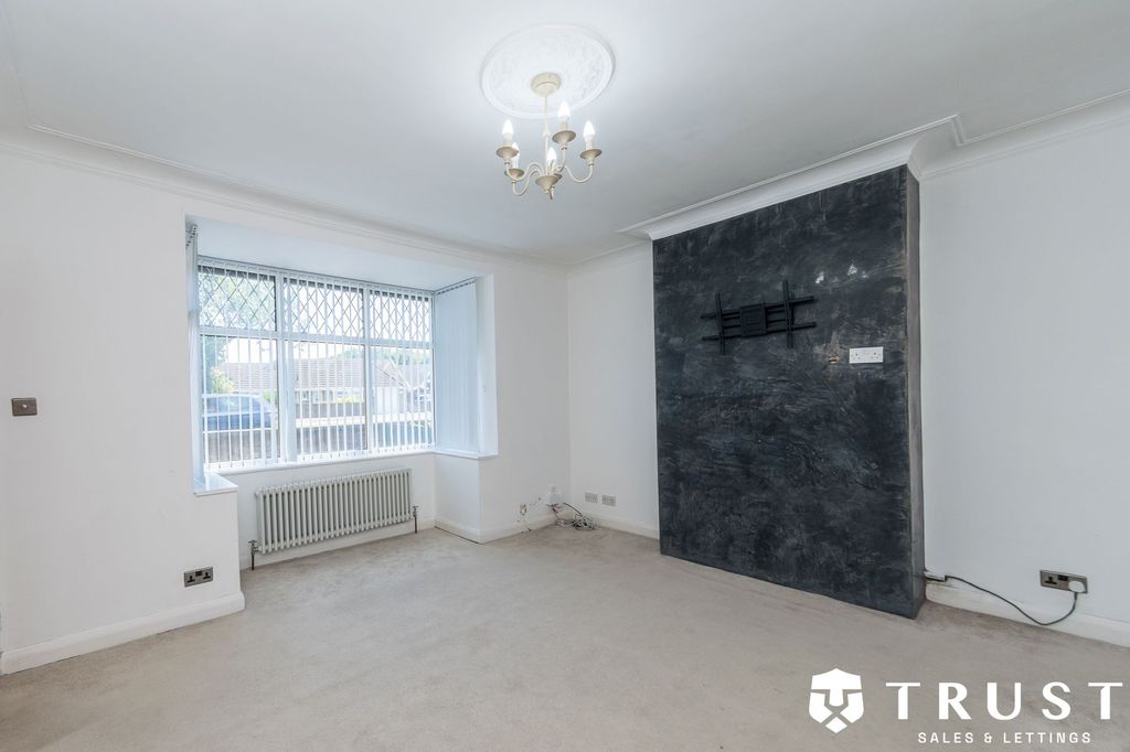 Property photo 3 of 27