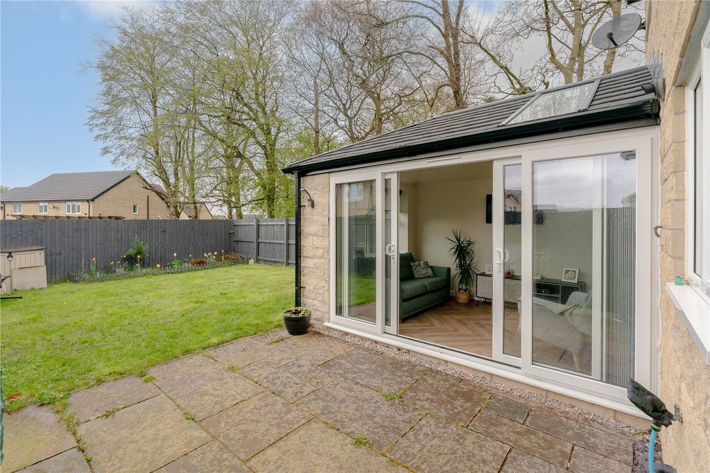 Property photo 2 of 18 Garden