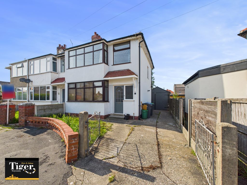 Property photo 1 of 10 External