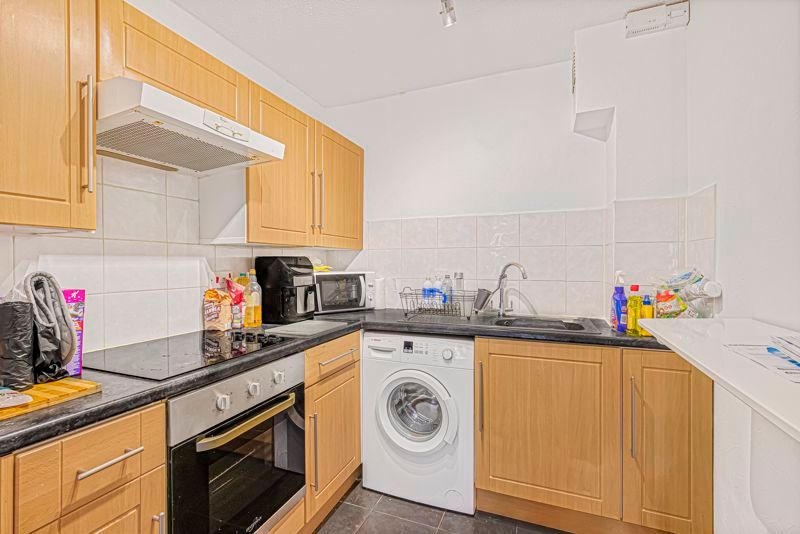 Property photo 3 of 10 Kitchen