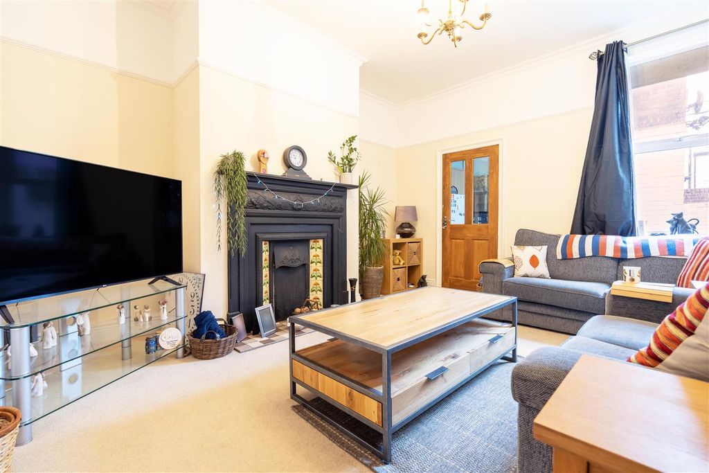 Property photo 2 of 7 Living Room