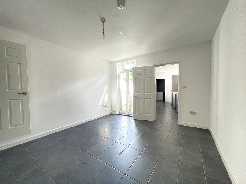 Property photo 3 of 13 Picture No. 12