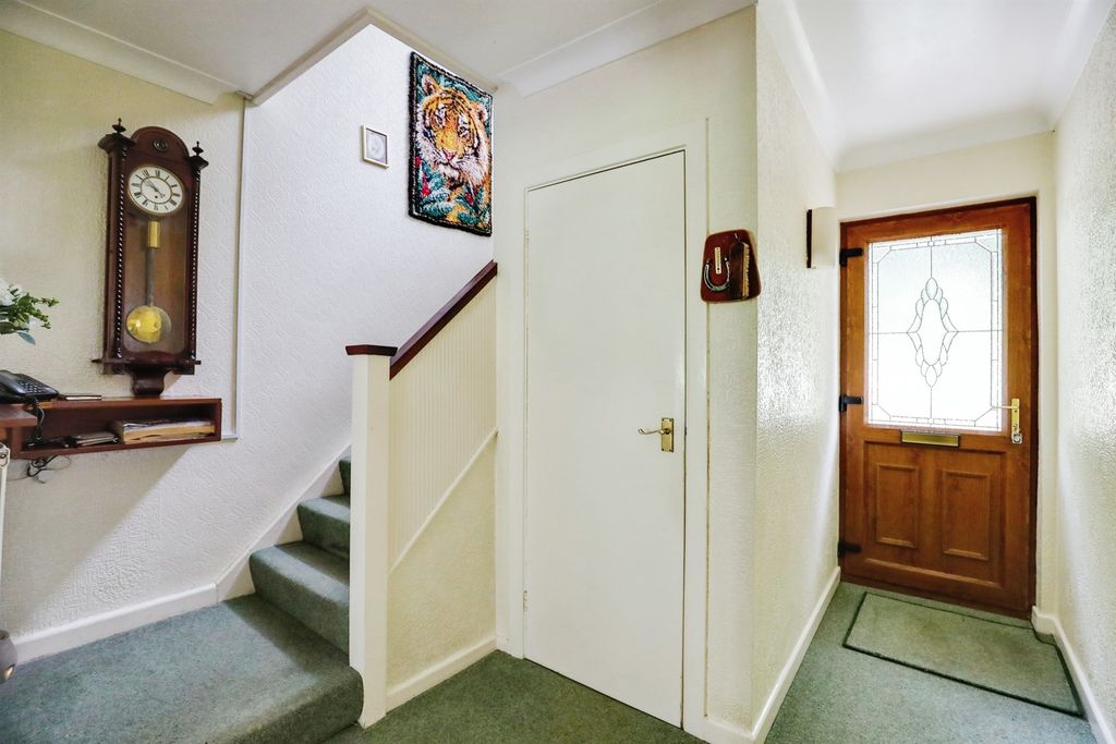 Property photo 3 of 34