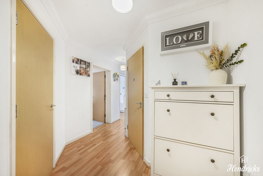 Property photo 2 of 24