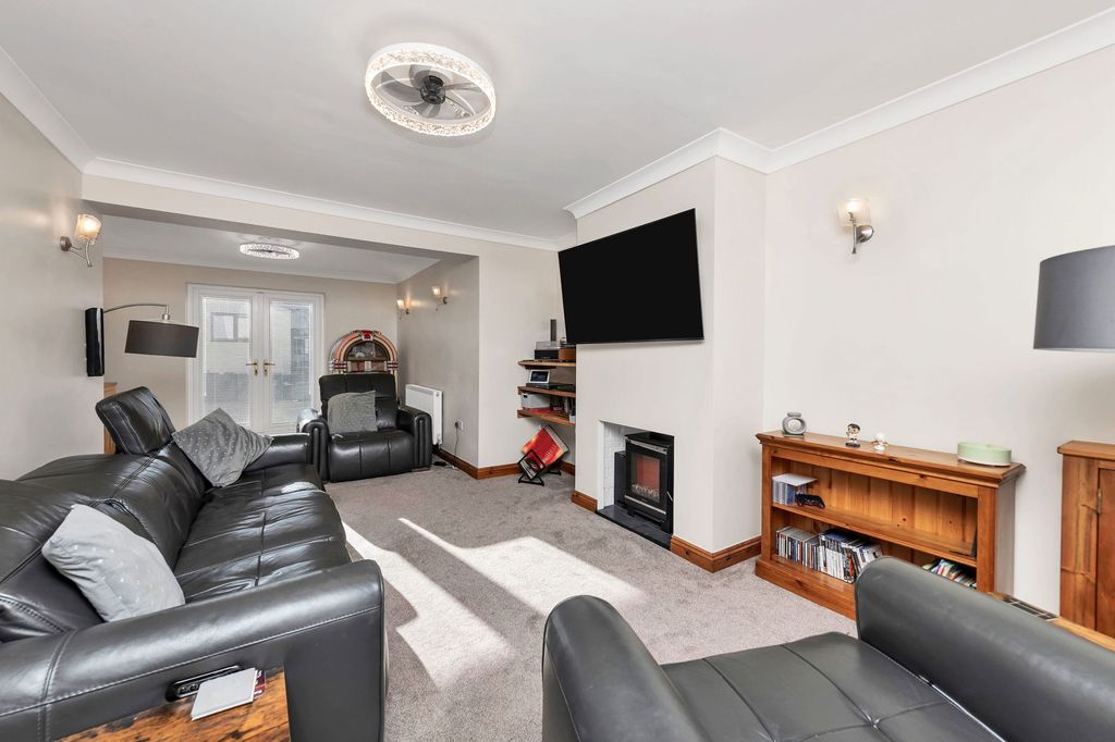 Property photo 2 of 26