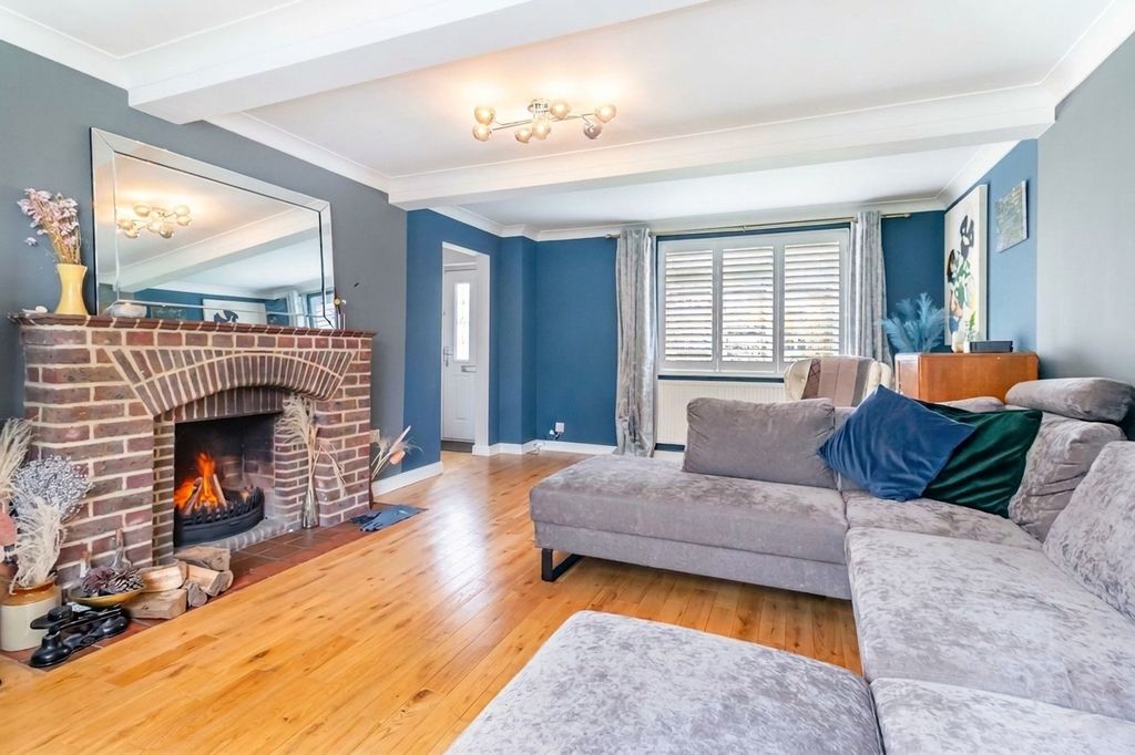 Property photo 3 of 37