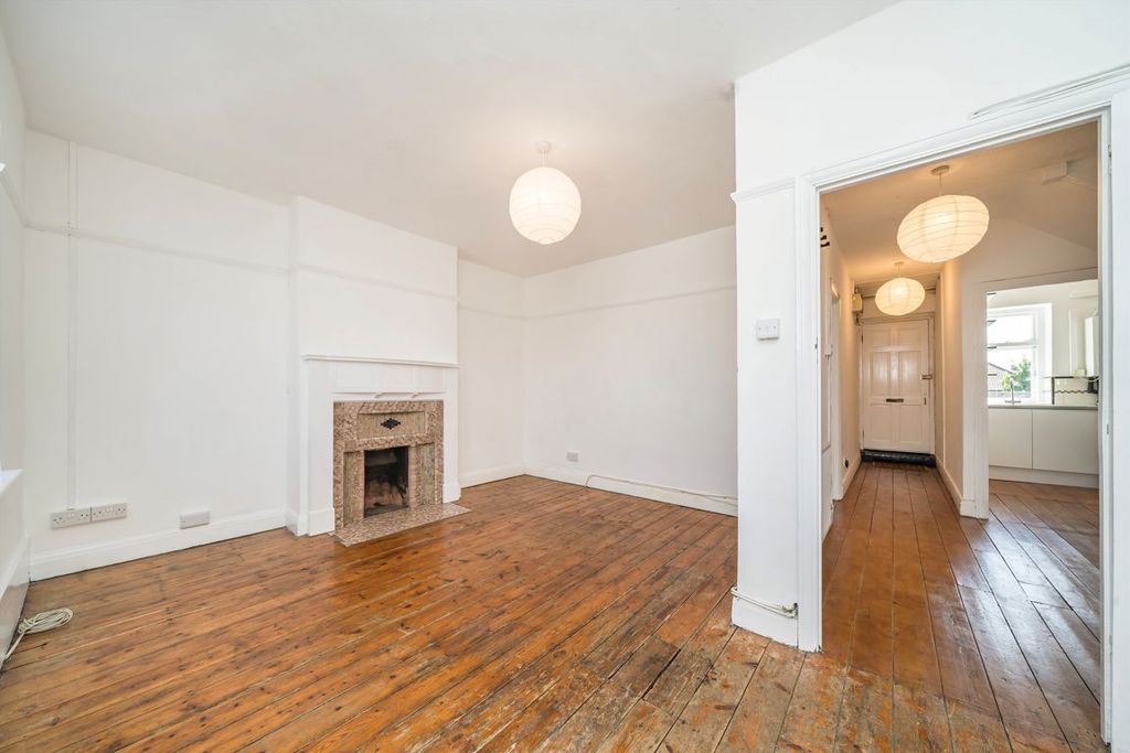 Property photo 2 of 8