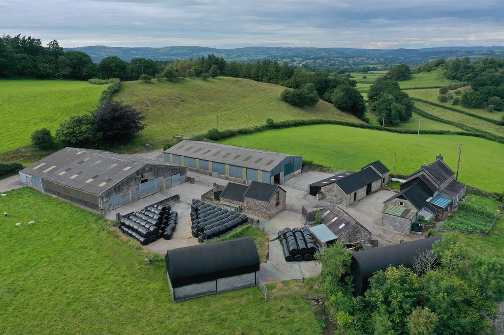 Property photo 2 of 26 Not Specified