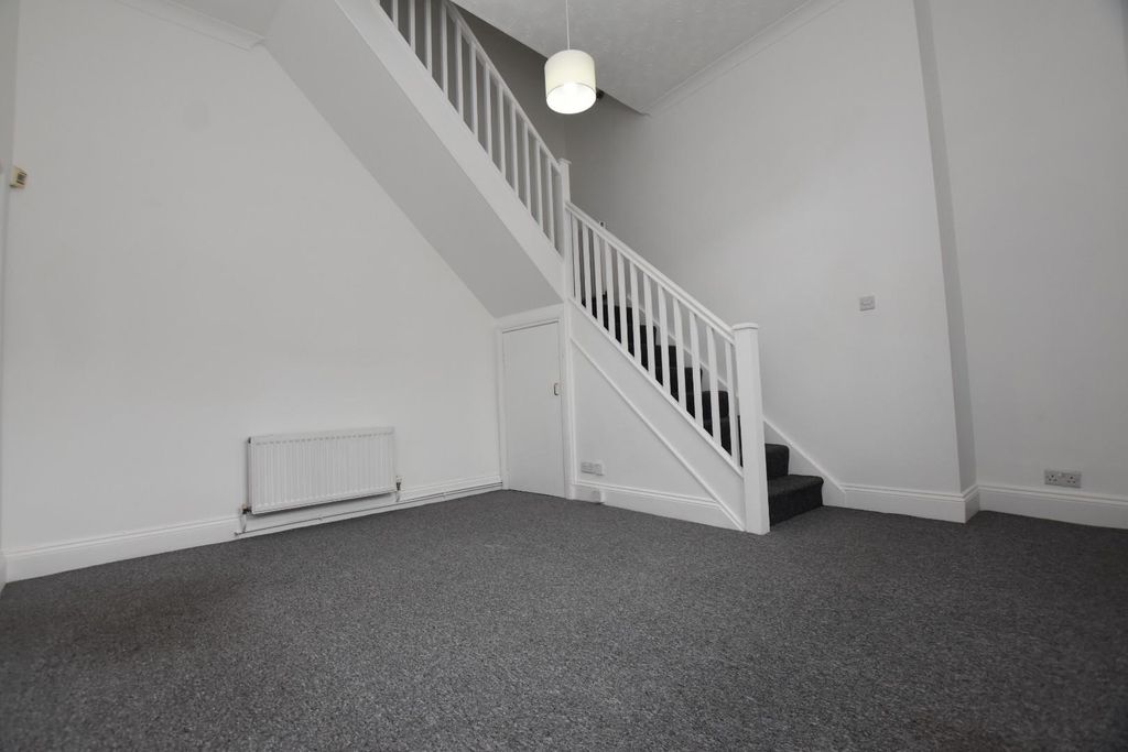 Property photo 3 of 7 Lounge.Jpg