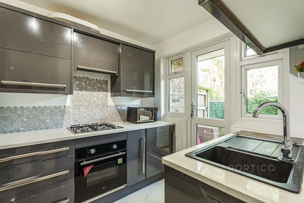 Property photo 3 of 13 Pbox-Img.Jpg