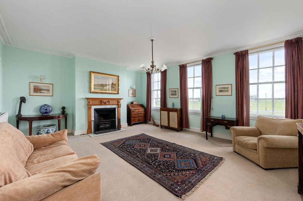 Property photo 3 of 24