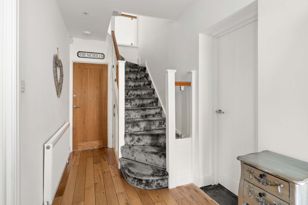 Property photo 2 of 41 211 Cuffley Hill 5.Jpg