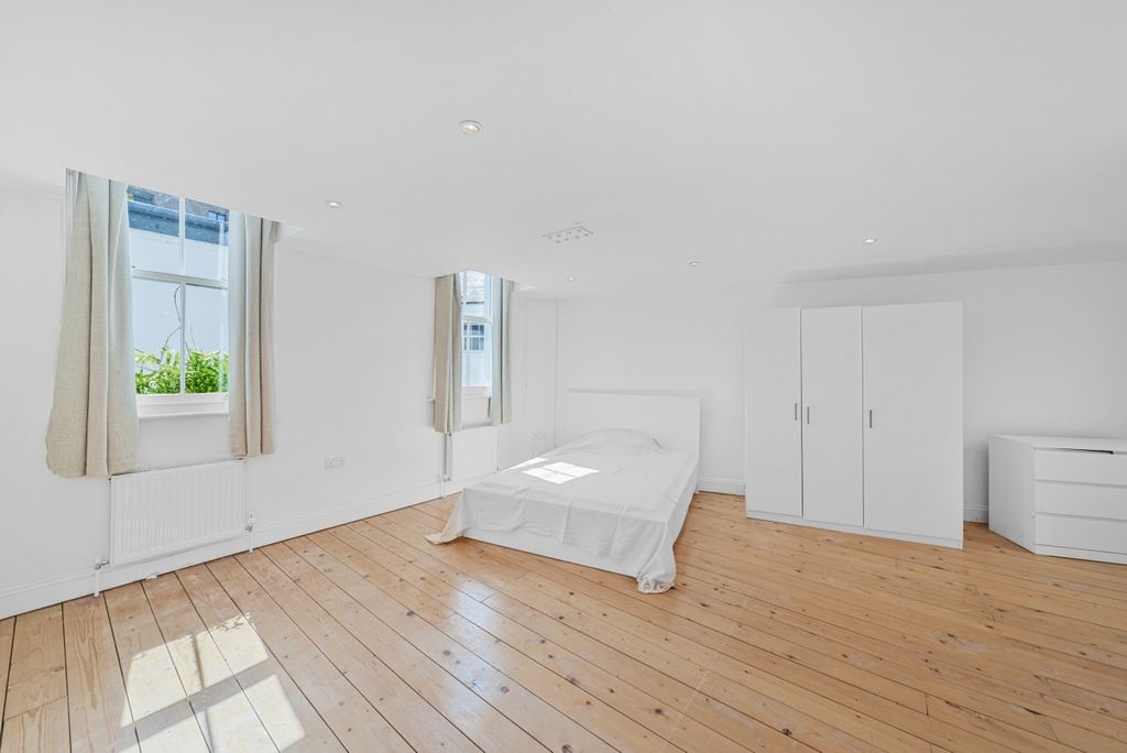 Property photo 3 of 20 Osten Mews
